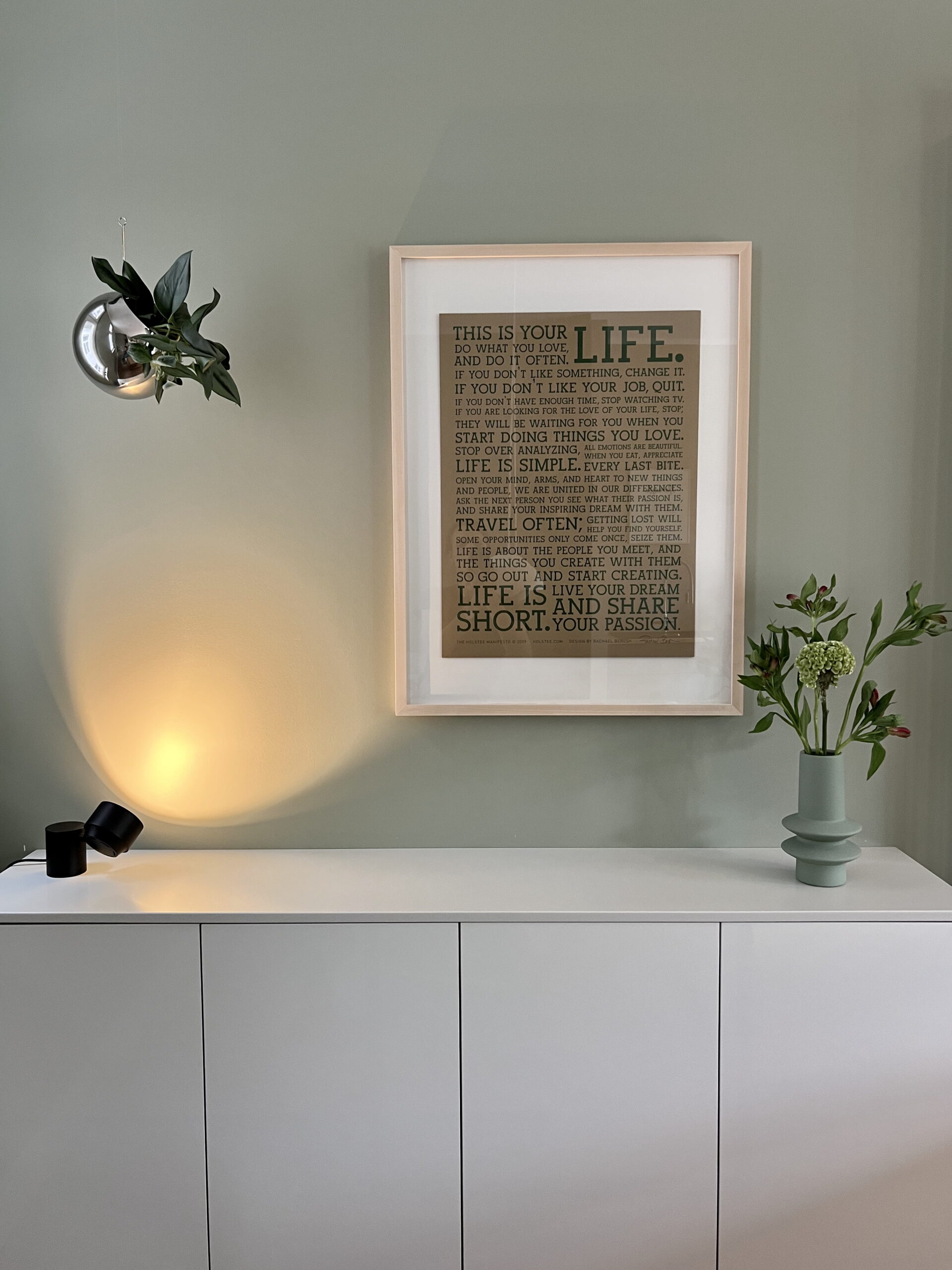Sideboard mit Deko-Details